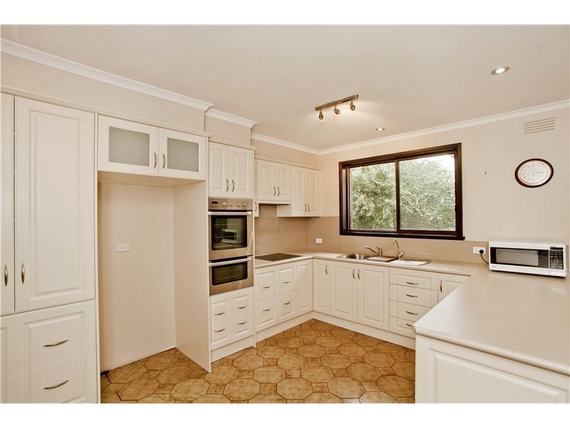 15 Edgerton Road, Lovely Banks VIC 3221