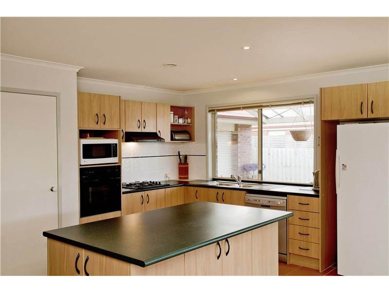 22 Magpie Close, Lara VIC 3212