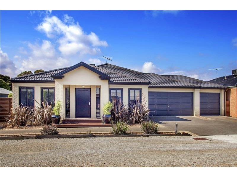 11 Nilaur Place, Lara VIC 3212