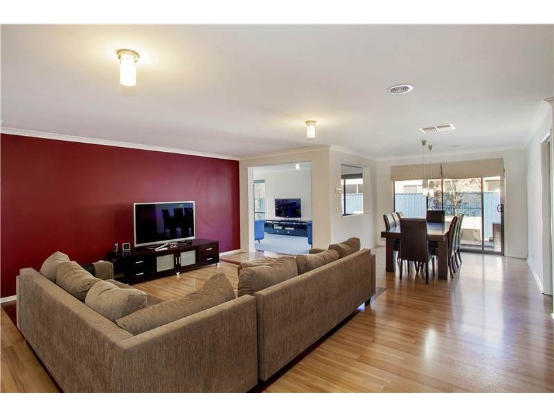 11 Nilaur Place, Lara VIC 3212