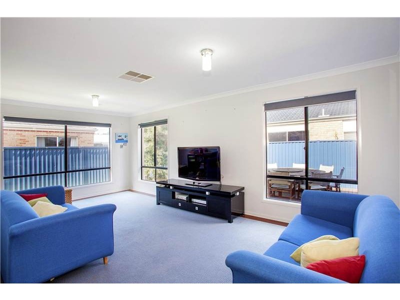 11 Nilaur Place, Lara VIC 3212