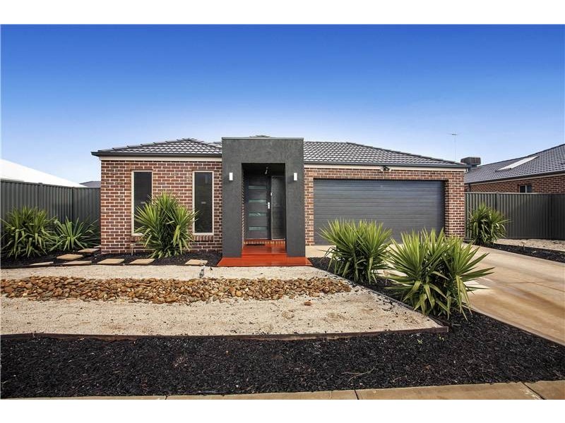 21 Grandlakes Way, Lara VIC 3212