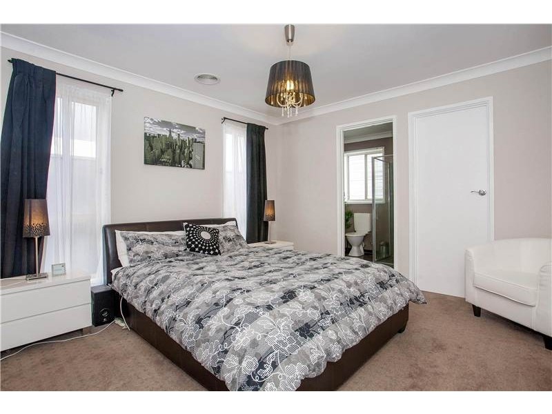 21 Grandlakes Way, Lara VIC 3212