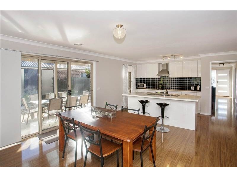 21 Grandlakes Way, Lara VIC 3212