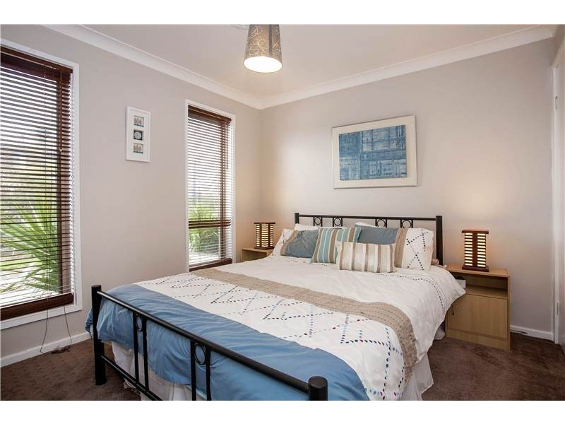 21 Grandlakes Way, Lara VIC 3212
