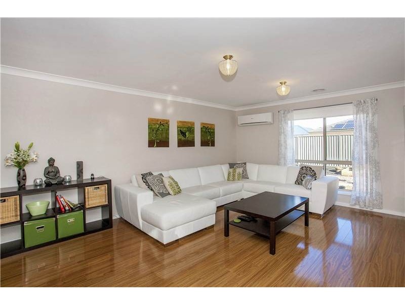 21 Grandlakes Way, Lara VIC 3212