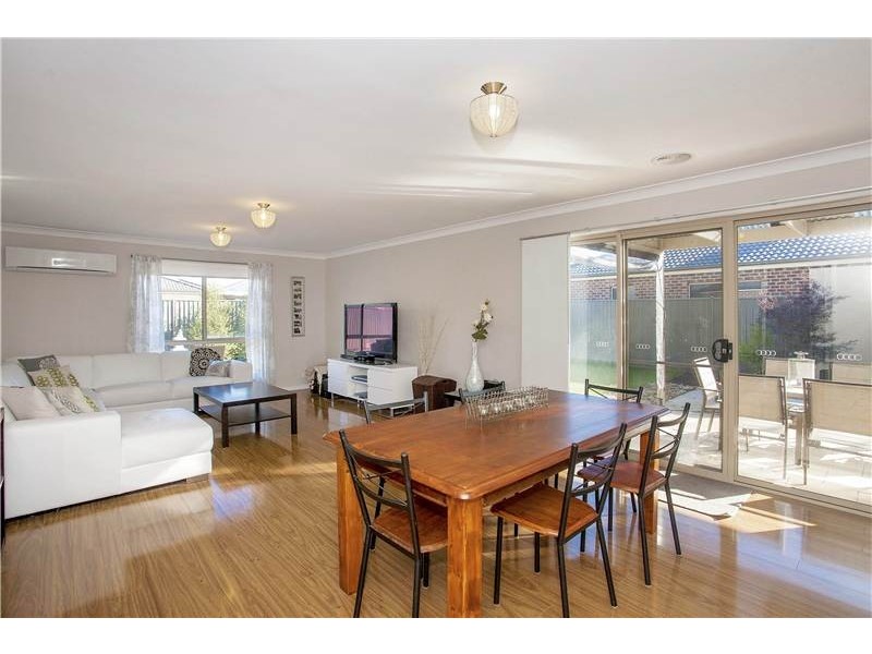 21 Grandlakes Way, Lara VIC 3212