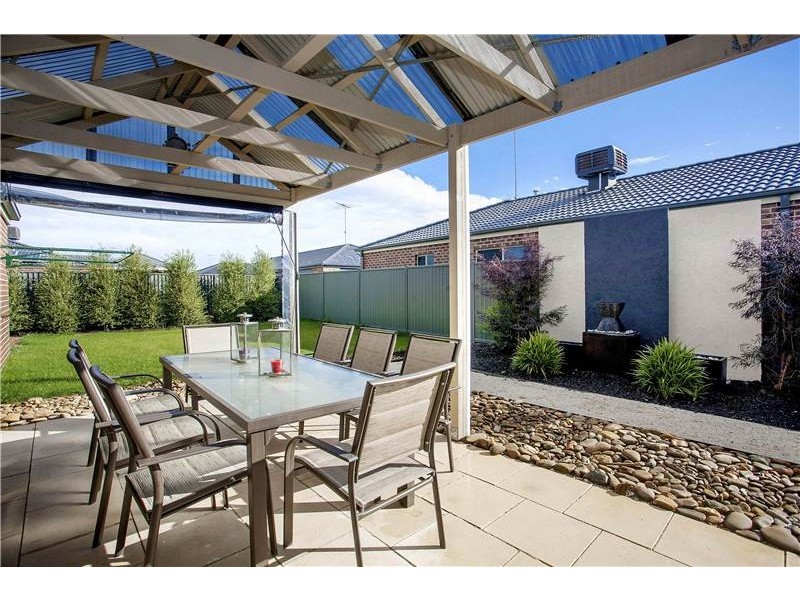21 Grandlakes Way, Lara VIC 3212