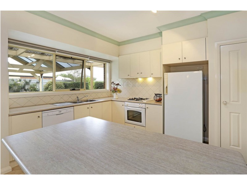 24 Magpie Close, Lara VIC 3212