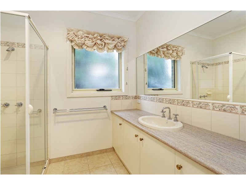 24 Magpie Close, Lara VIC 3212