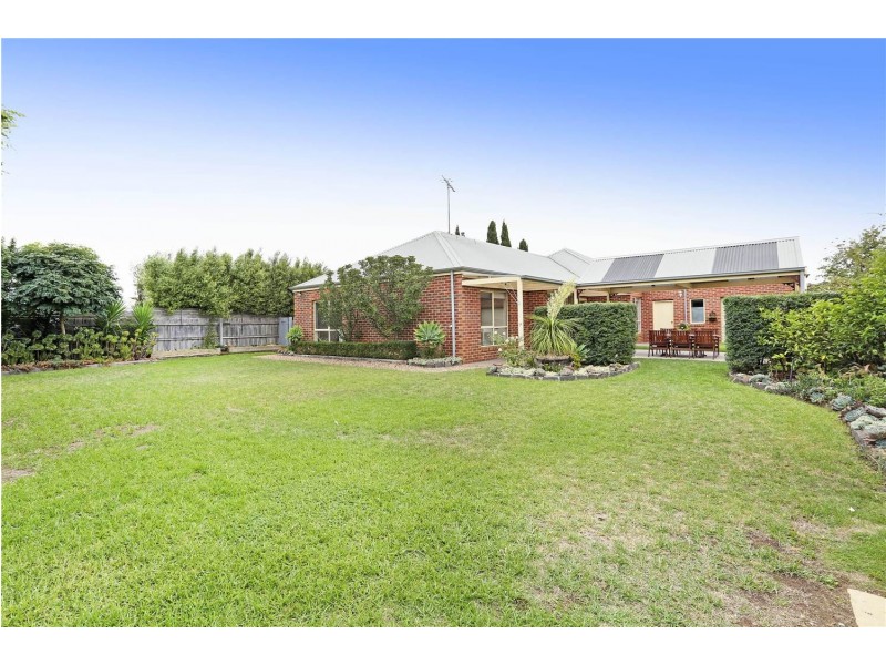 24 Magpie Close, Lara VIC 3212