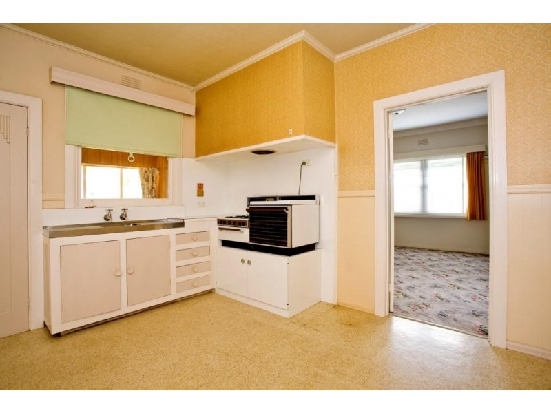 2 Shelley Avenue, Newtown VIC 3220