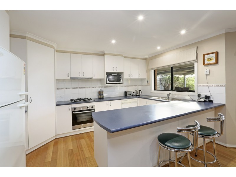 15 Greenleaf Drive, Lara VIC 3212