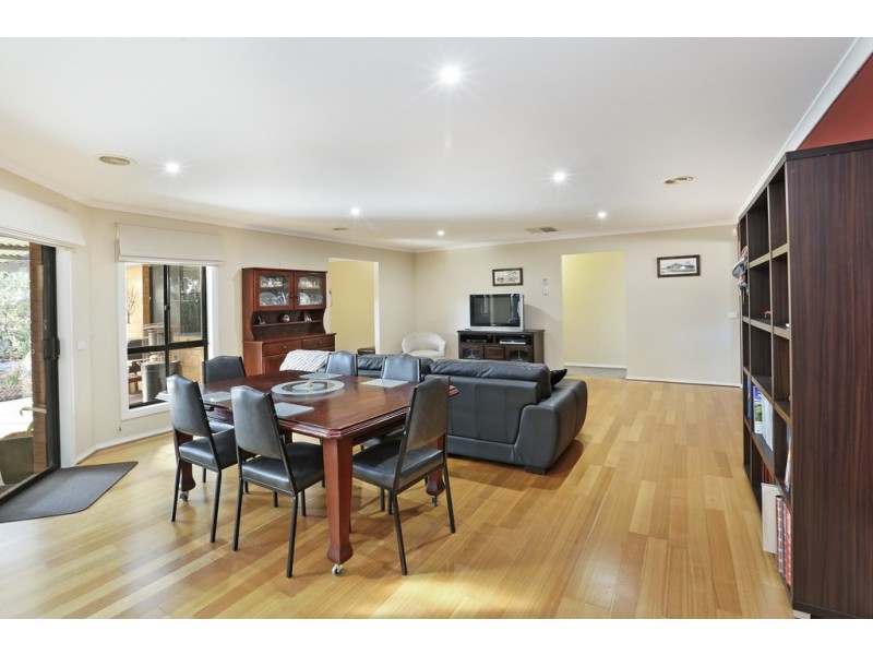 15 Greenleaf Drive, Lara VIC 3212