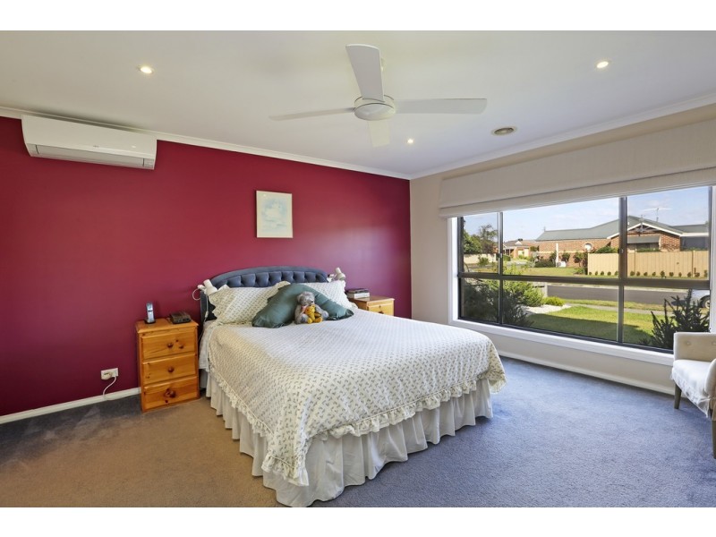 15 Greenleaf Drive, Lara VIC 3212