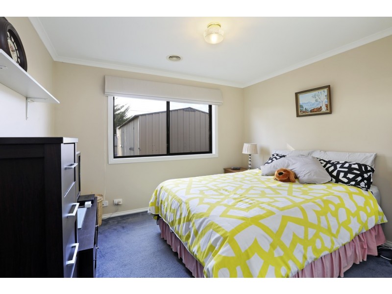 15 Greenleaf Drive, Lara VIC 3212