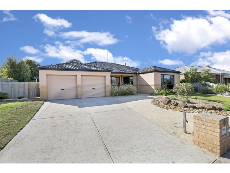 15 Greenleaf Drive, Lara VIC 3212