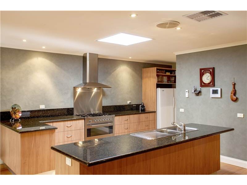 6 Marconi Place, Lara VIC 3212