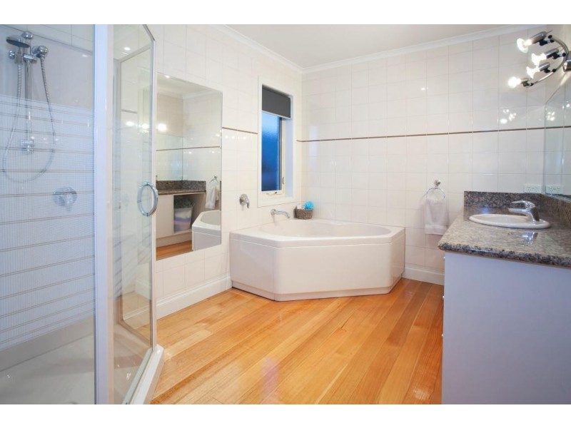 6 Marconi Place, Lara VIC 3212