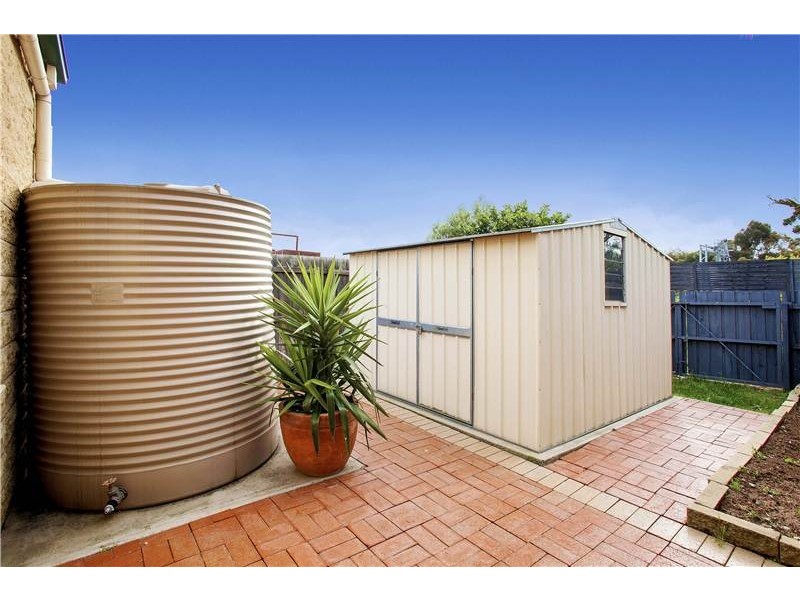 6 Marconi Place, Lara VIC 3212