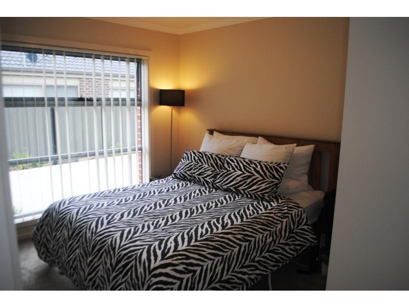 2/10 Raymond George Place, Lara VIC 3212