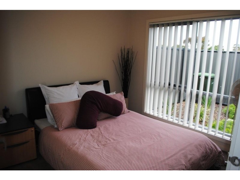 2/10 Raymond George Place, Lara VIC 3212