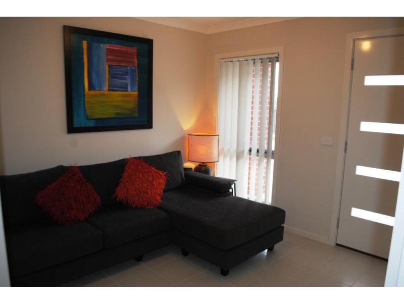 2/10 Raymond George Place, Lara VIC 3212