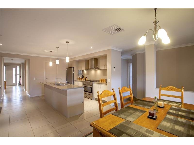 16 Bluebill Court, Lara VIC 3212