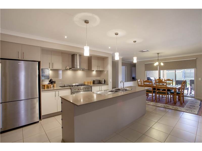 16 Bluebill Court, Lara VIC 3212