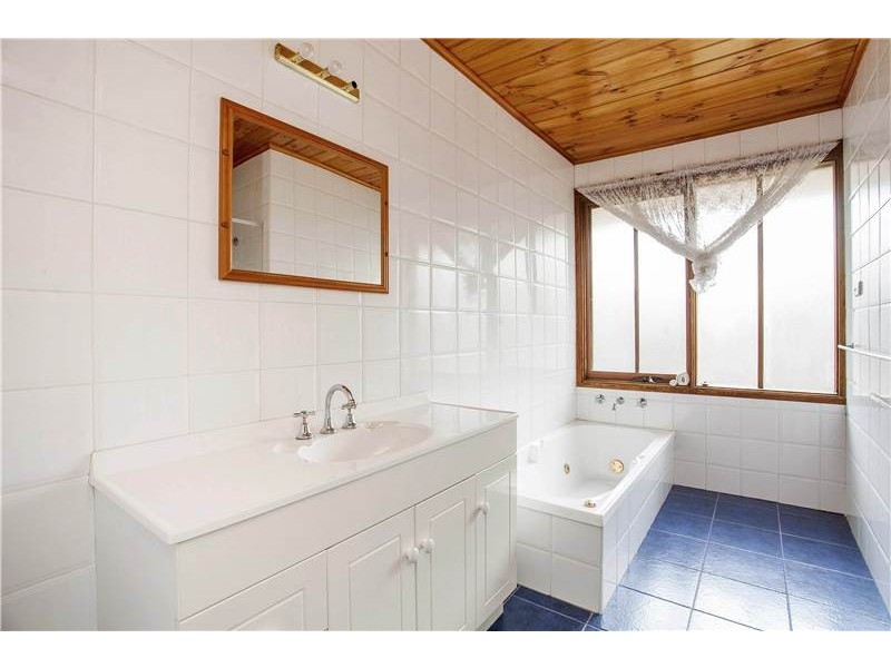 102 McClelland Avenue, Lara VIC 3212