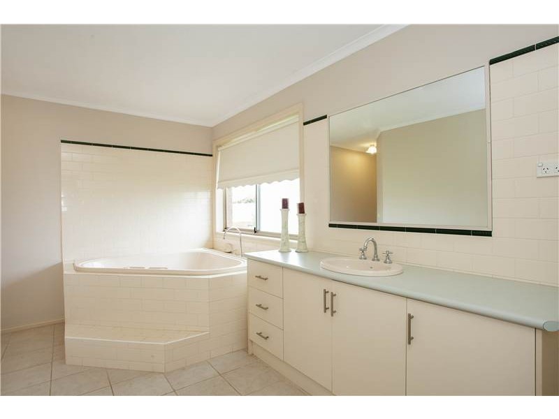 21 Reliance Avenue, Lara VIC 3212