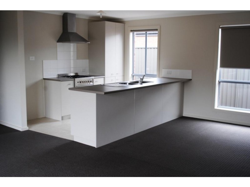 12 Nankeen Avenue, Lara VIC 3212