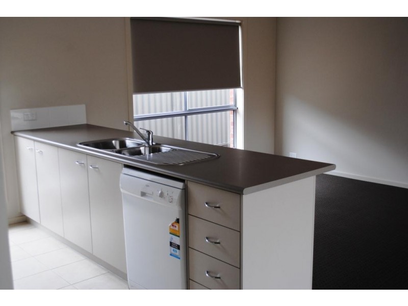 12 Nankeen Avenue, Lara VIC 3212