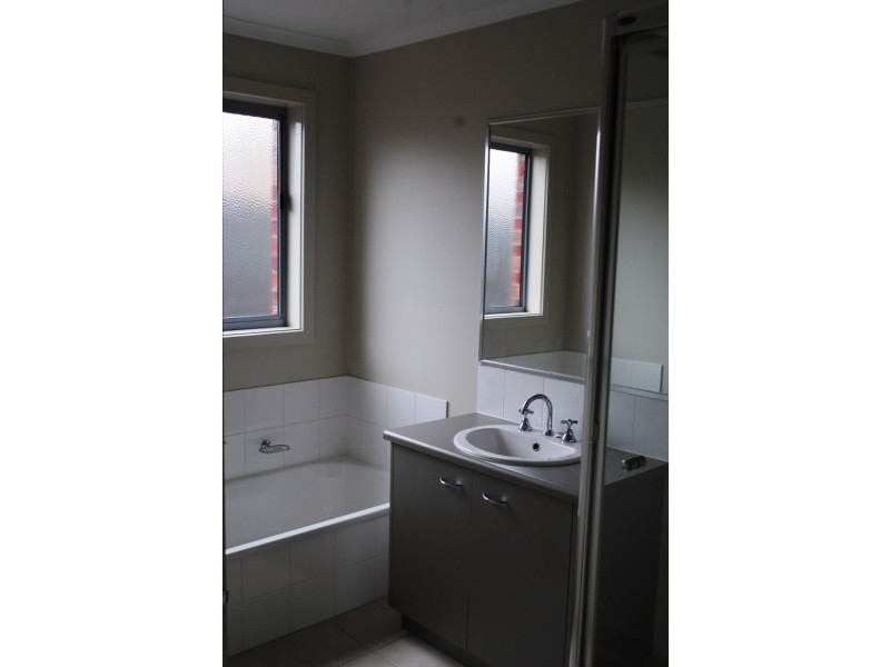 12 Nankeen Avenue, Lara VIC 3212