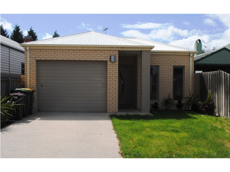 10 Seabeach Parade, North Shore VIC 3214