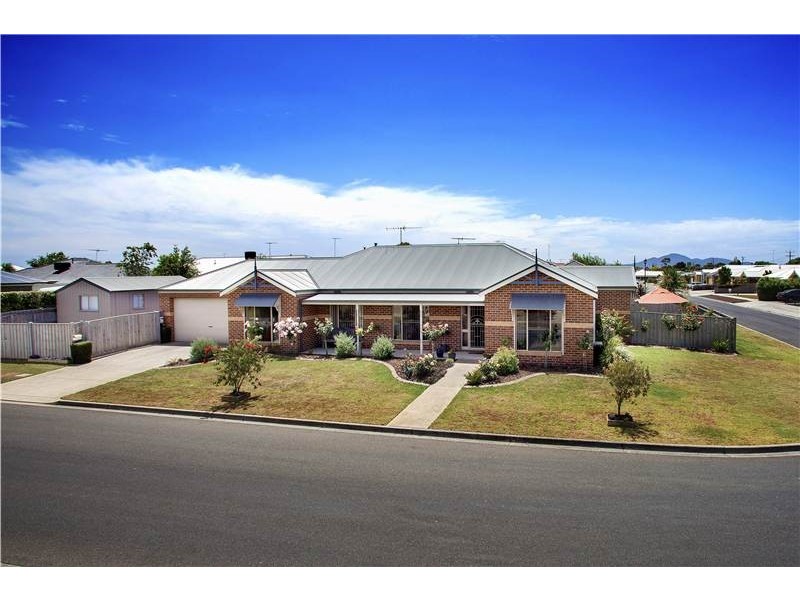 18 Greenleaf Drive, Lara VIC 3212