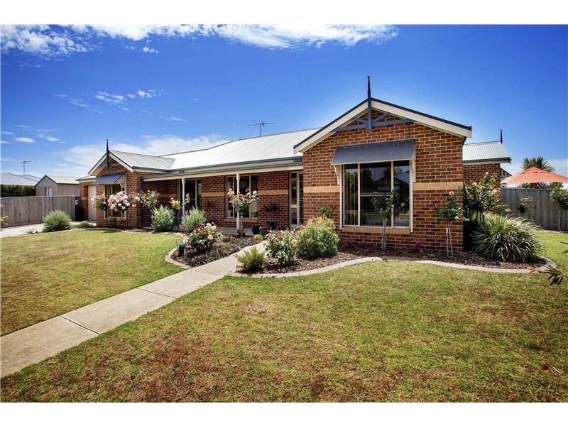18 Greenleaf Drive, Lara VIC 3212