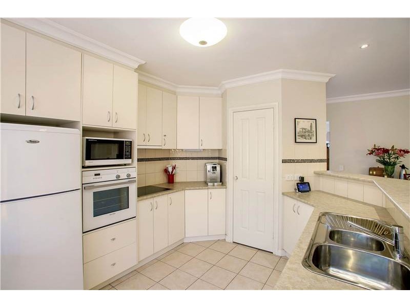 18 Greenleaf Drive, Lara VIC 3212