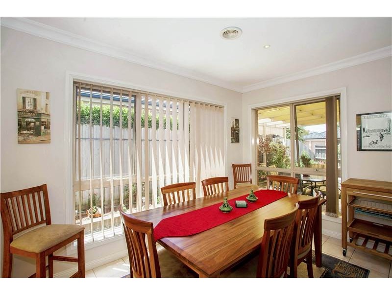 18 Greenleaf Drive, Lara VIC 3212