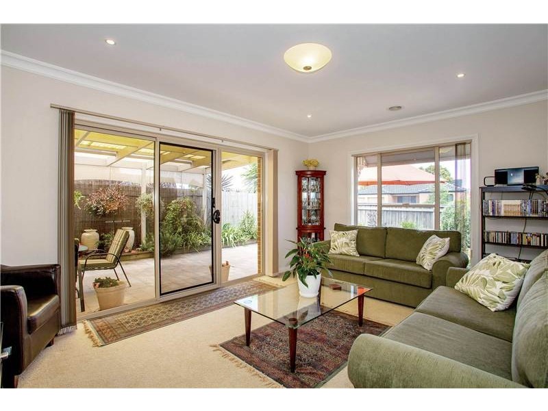 18 Greenleaf Drive, Lara VIC 3212