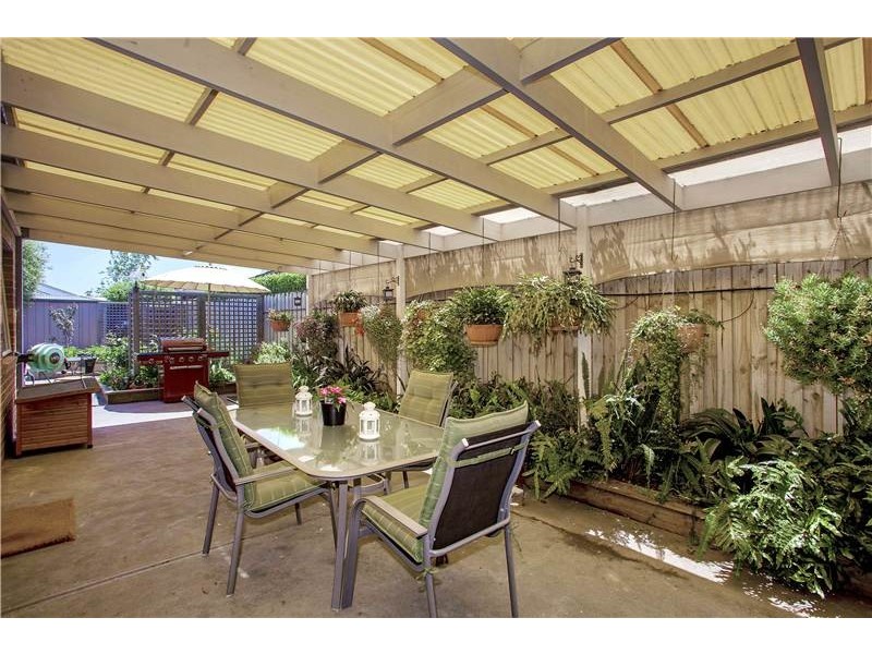 18 Greenleaf Drive, Lara VIC 3212