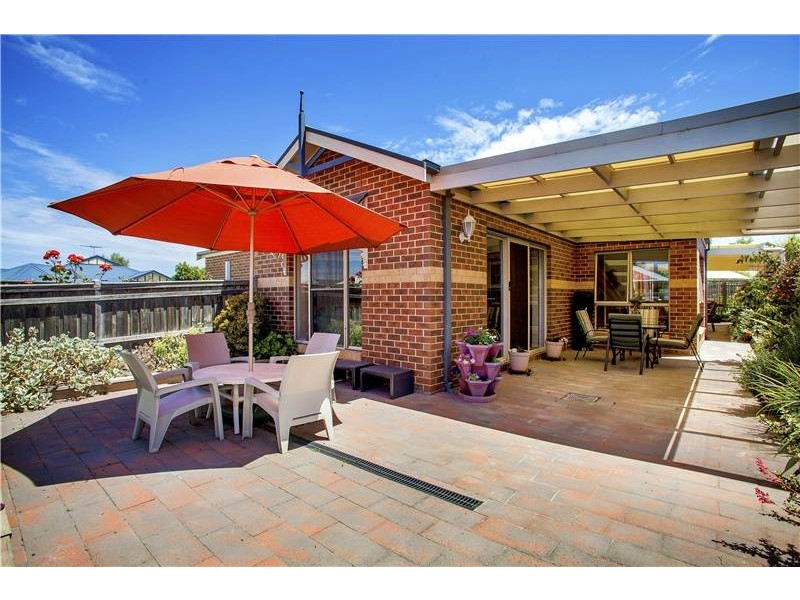 18 Greenleaf Drive, Lara VIC 3212