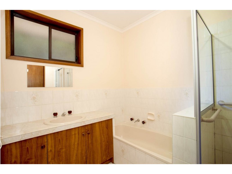 1/11 Henderson Drive, Lara VIC 3212