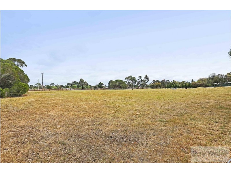 90 Alison Drive, Lara VIC 3212