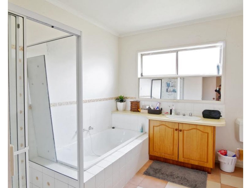 2/145 Torquay Road, Grovedale VIC 3216