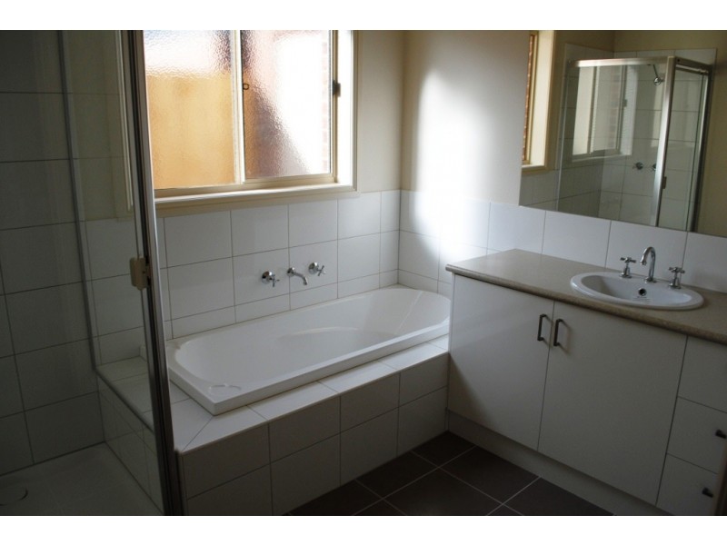 2/21 Kyema Drive, Lara VIC 3212