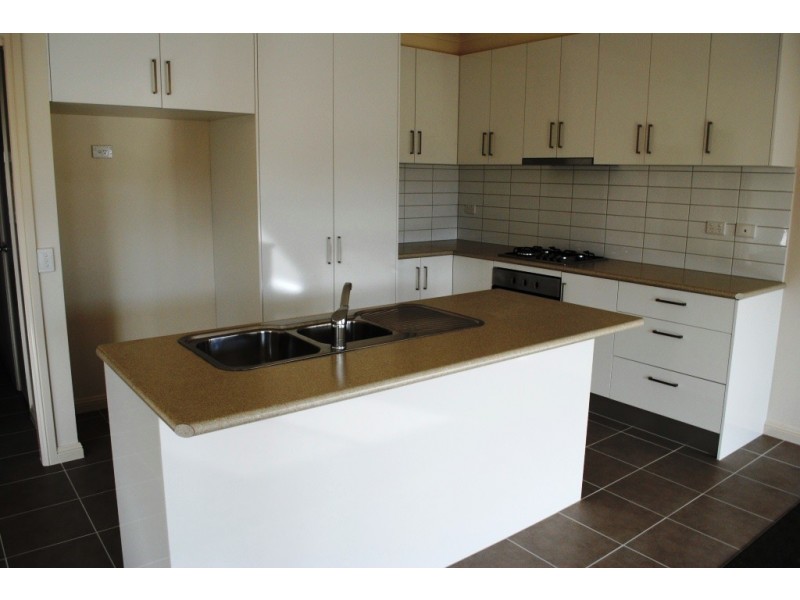 2/21 Kyema Drive, Lara VIC 3212