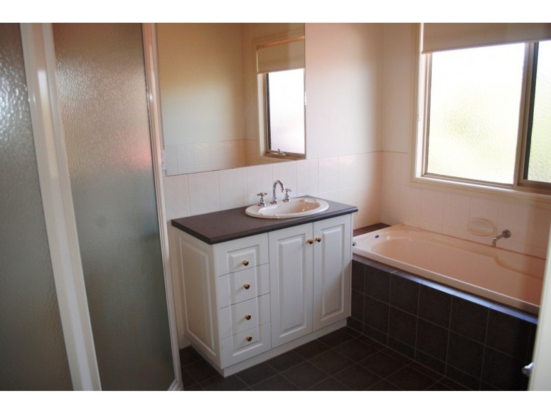 1/5 Scarlett Grove, Lara VIC 3212