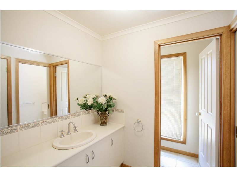 60 Canterbury Road East, Lara VIC 3212