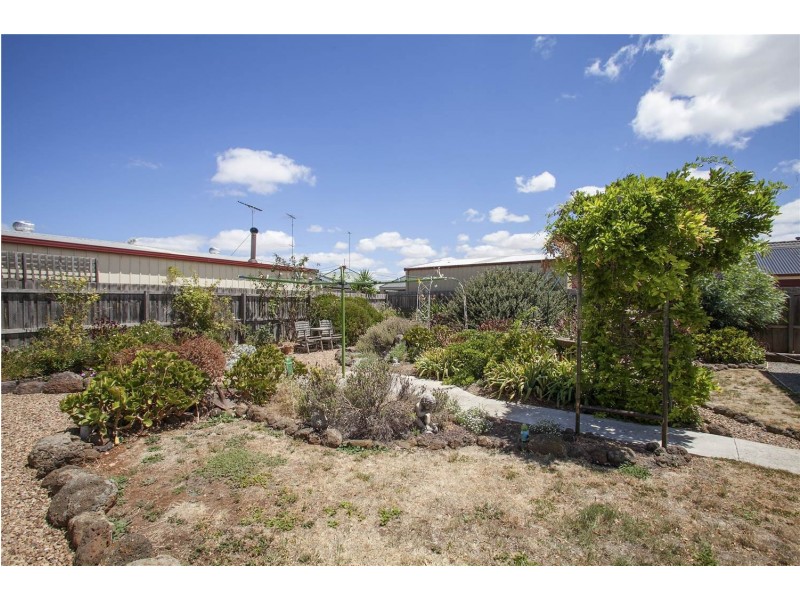 60 Canterbury Road East, Lara VIC 3212